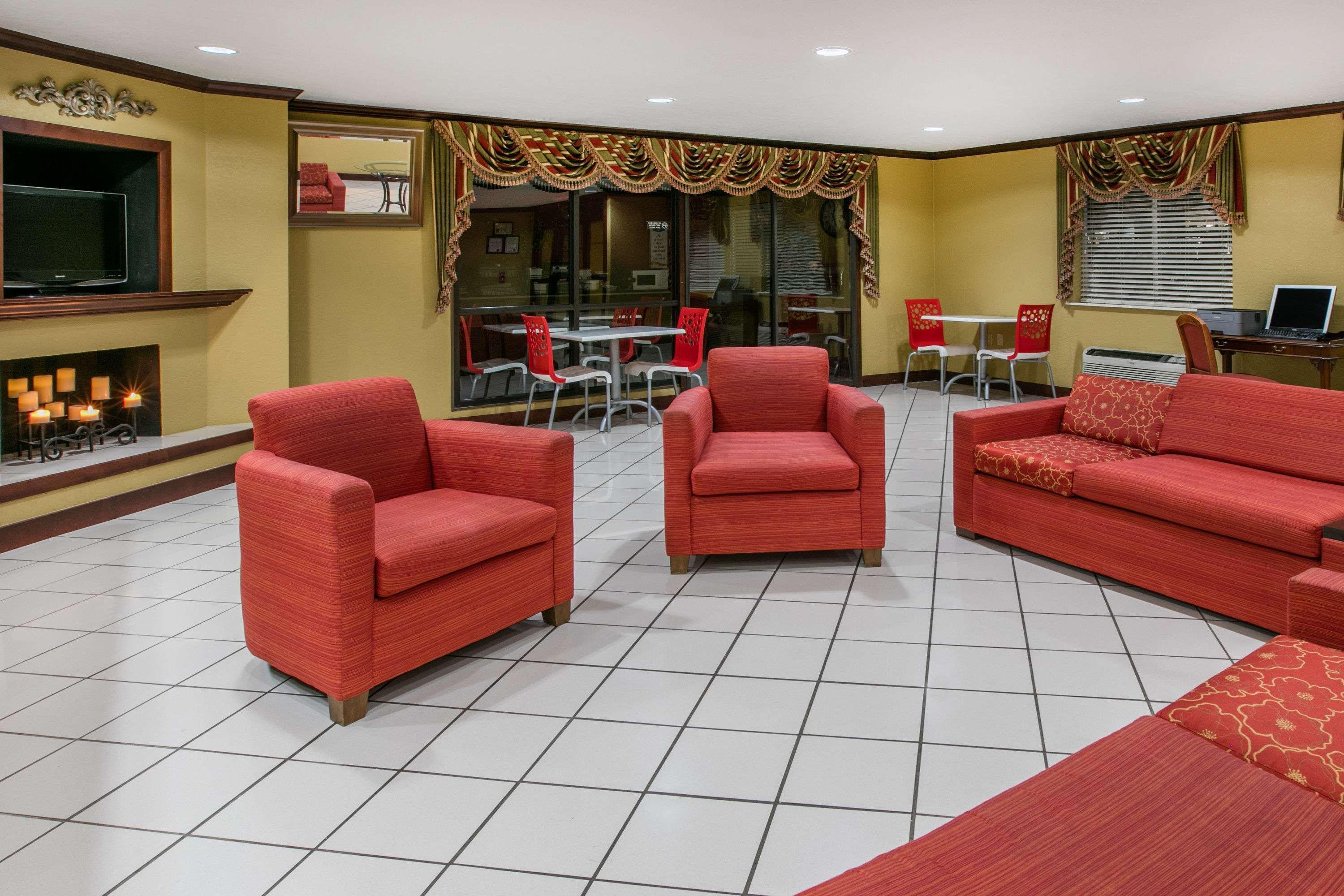 Hotel Baymont By Wyndham Lawton Esterno foto