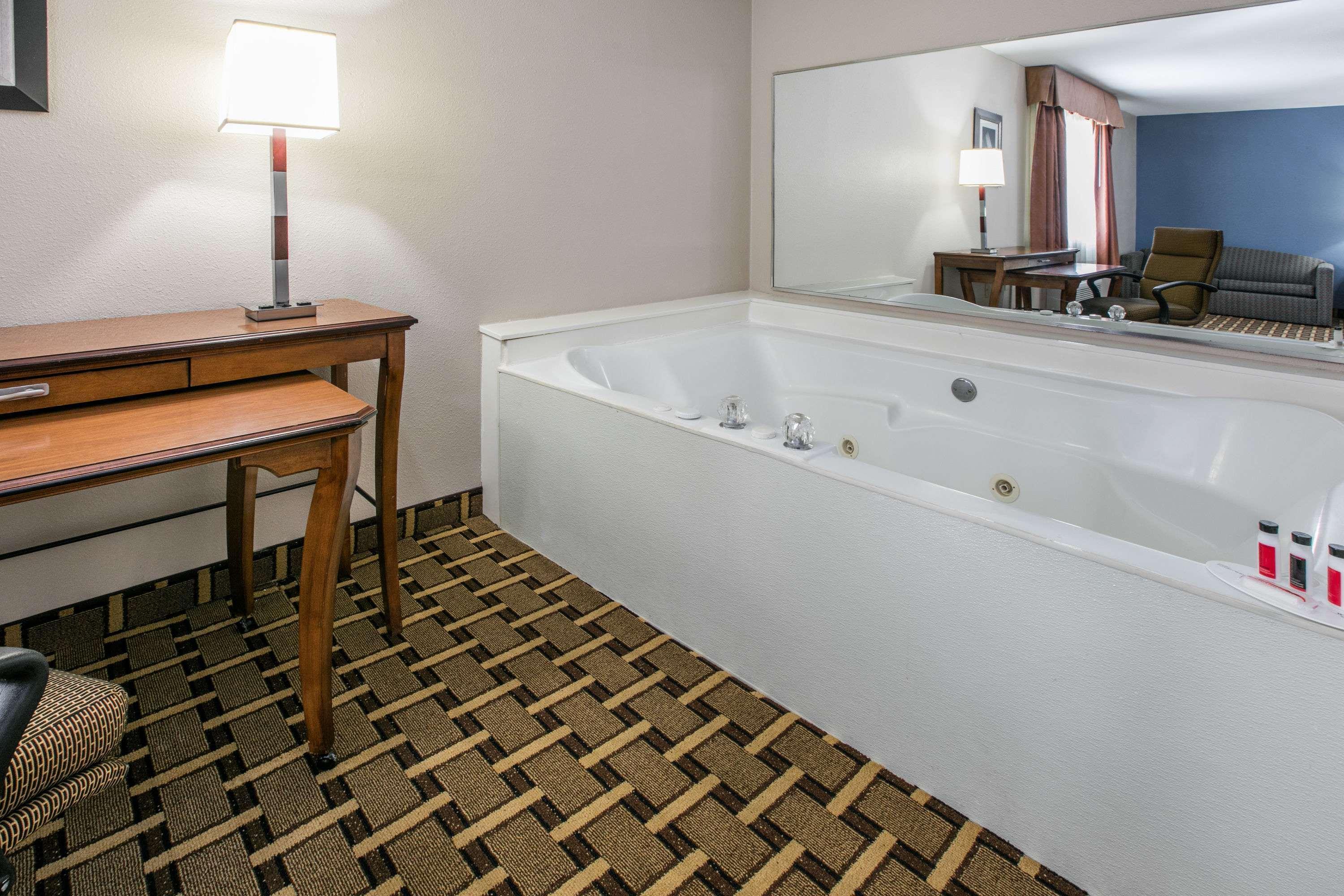 Hotel Baymont By Wyndham Lawton Esterno foto